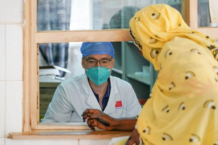 ��20��Ԯ�з��й�ҽ�ƶӣ�����ɽ��ΪԶ ������������