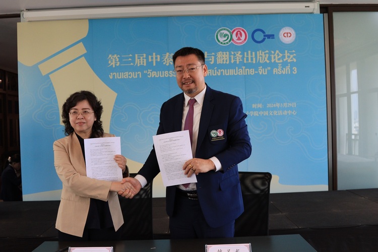 ��Ѷ�й���ح̩������ѧԺ��ʦ�Ľ��ո��� ����������ڹ������Ľ�����ҵ�ϲ���ǰ���Ķ�����