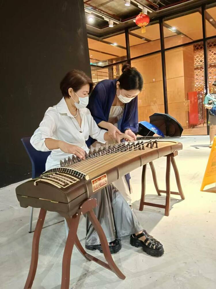 ��Ѷ�й���ح̩������ѧԺ��ʦ�Ľ��ո��� ����������ڹ������Ľ�����ҵ�ϲ���ǰ���Ķ�����