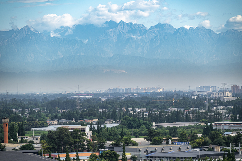 2024��7��1�գ��ɶ�������ã�Զ��ѩɽ�����ɼ���