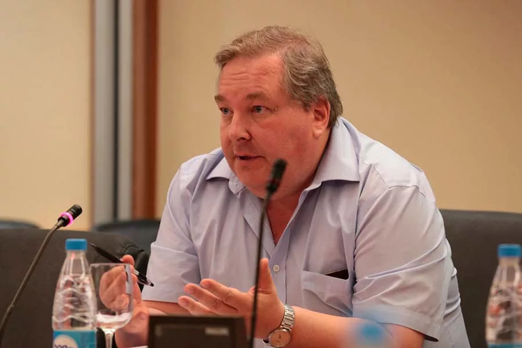 ����˹��ѧԺר�ң���ש���ҹ�ͬ������һ������ƽ�ȵĺ�������