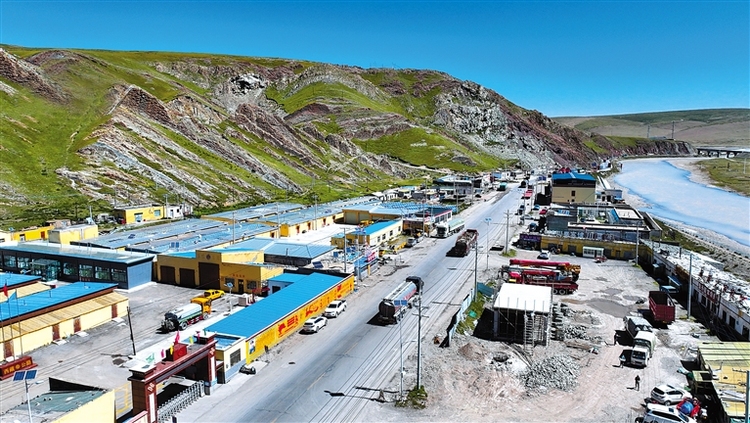 ��ʯƺ�򣺴�����С��Ĵ����Ǩ