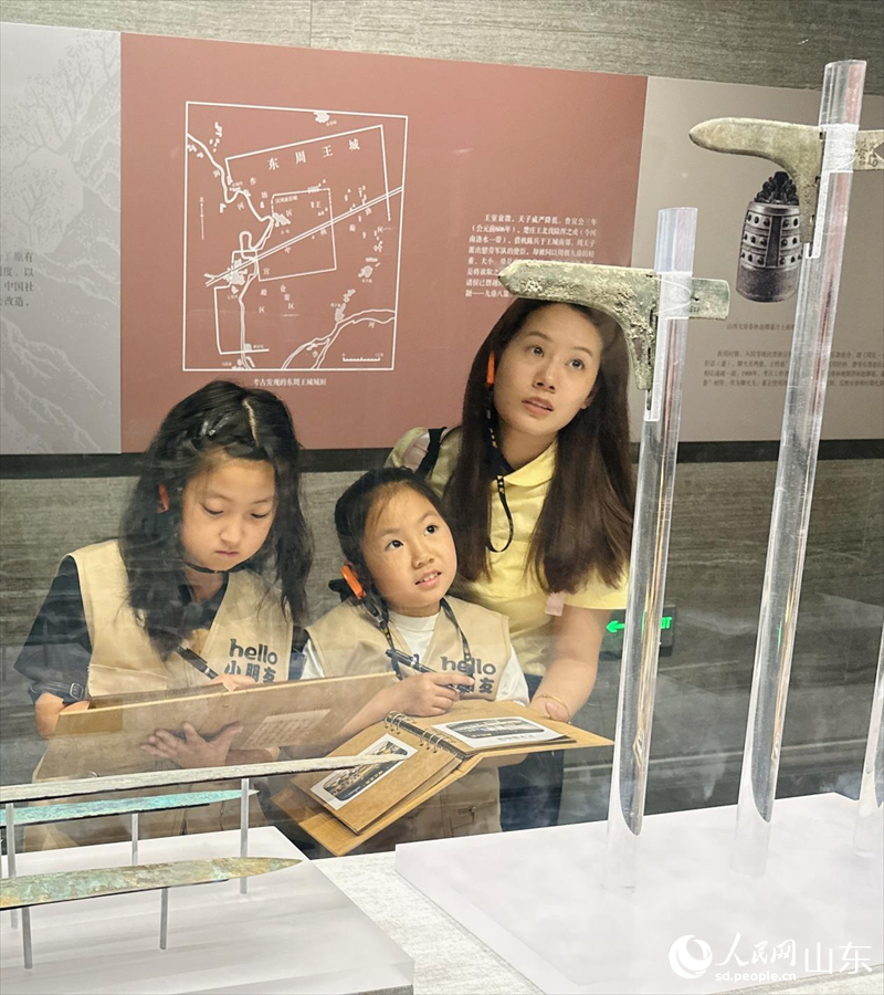 ���Ӳ�����У���ѧʦ��ר����־�������� �����