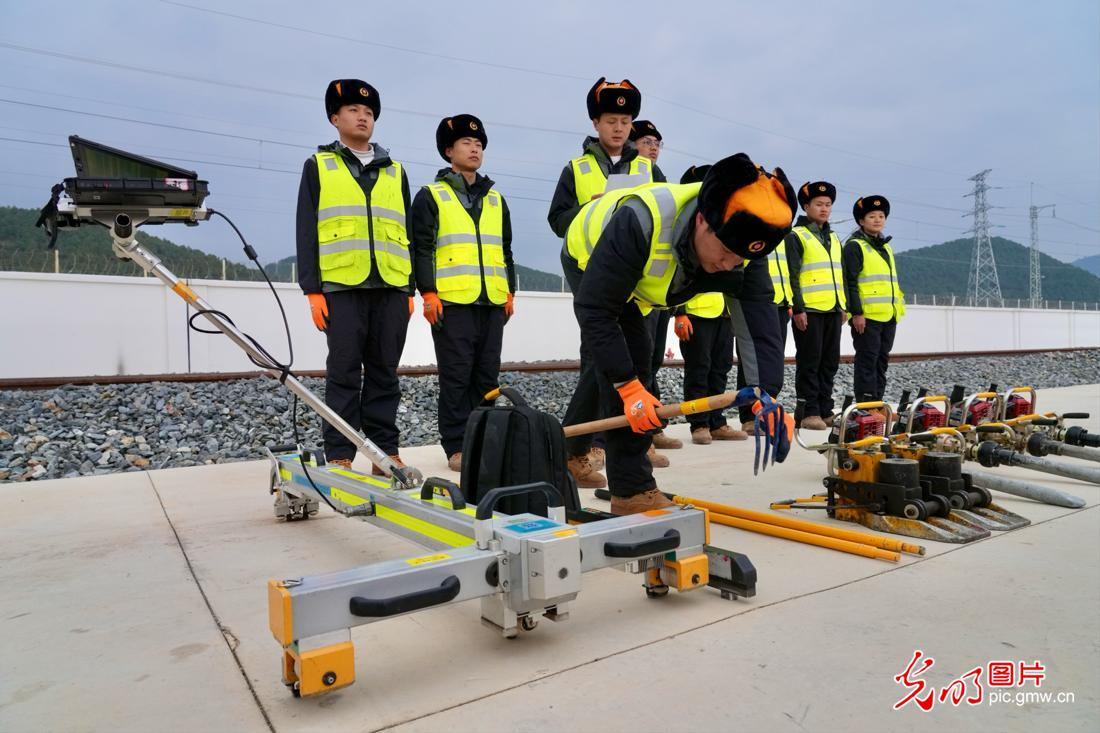 ������������·���ƶ��ϵġ����׼����ػ��ߡ���������·������