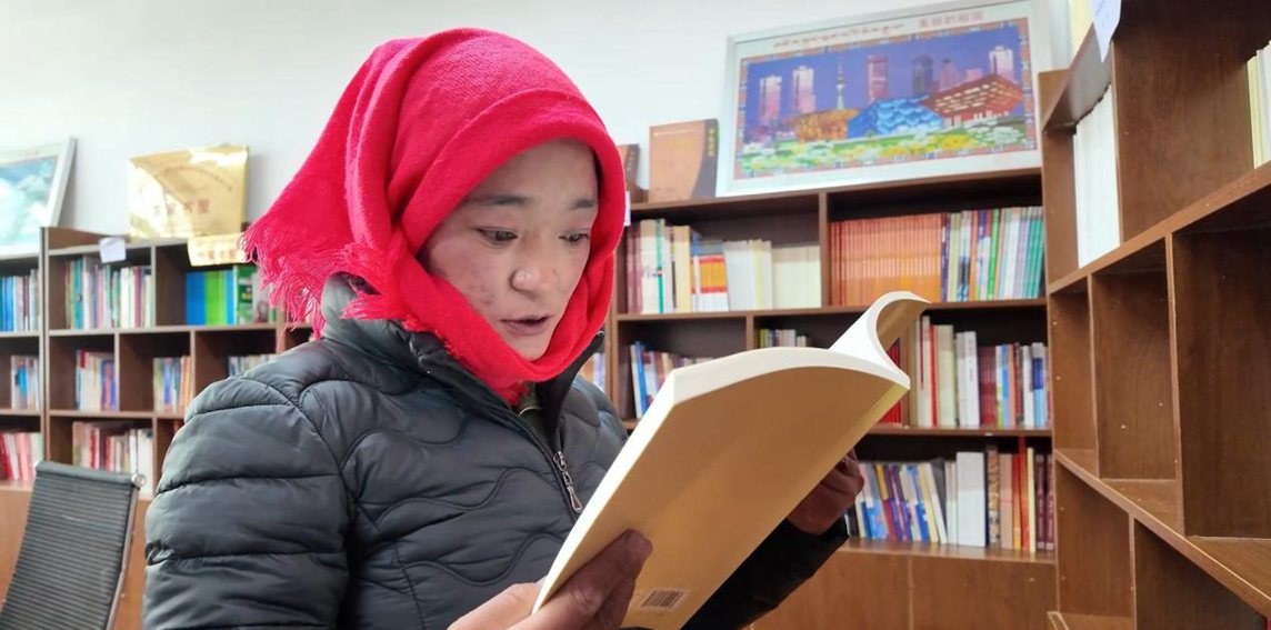 һ����Ů���������Ķ��鼮����������ý�����Ĺ�ͼ