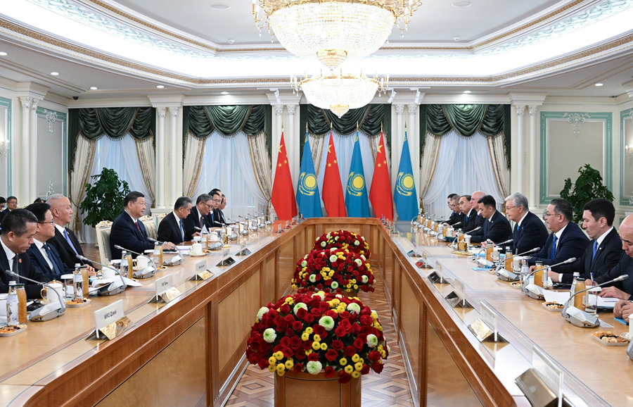 ����ʱ��6��16�����磬������˹̹��ͳ�п�Ү��ͬ�й�������ϯϰ��ƽ�ڰ�˹������ͳ�����л�̸��