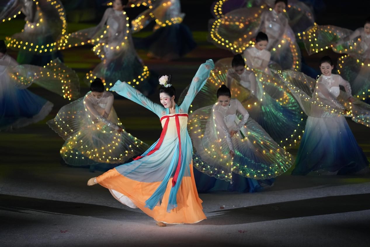 �ɶ����˻ῪĻ��չ�ֳ��й�ʽ�ִ�����ǧ����