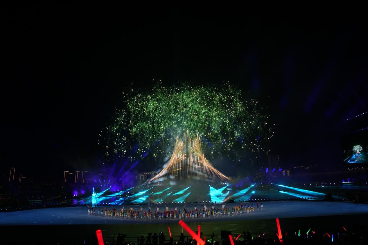 �ɶ����˻ῪĻ��չ�ֳ��й�ʽ�ִ�����ǧ����