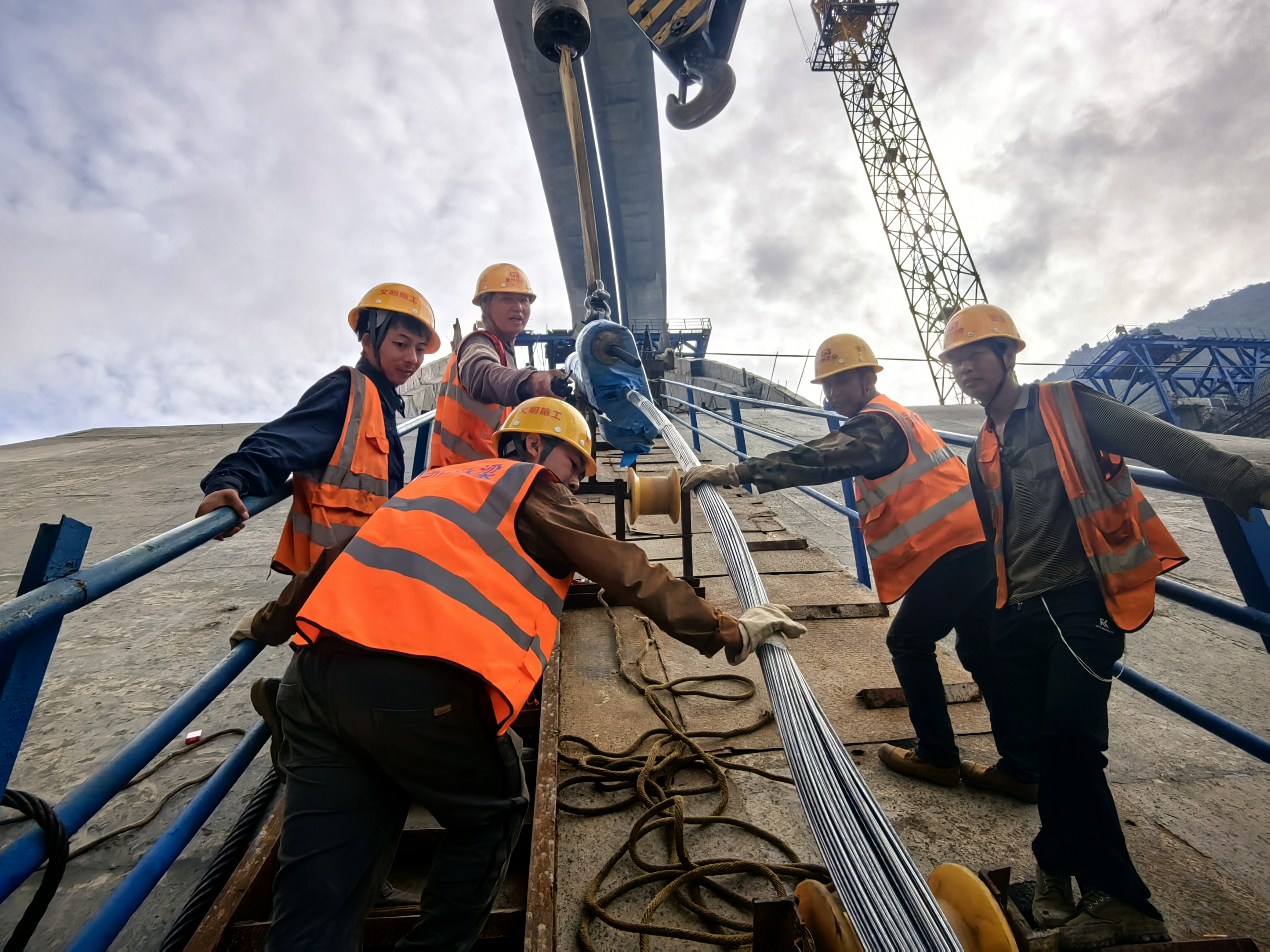 智慧缆索安装 张杰 摄.jpg