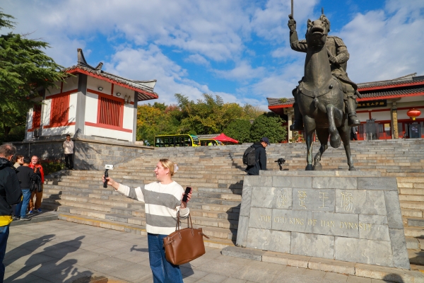 【2025打卡中国】徐州首日：千年汉风徐来 科技潮涌徐工