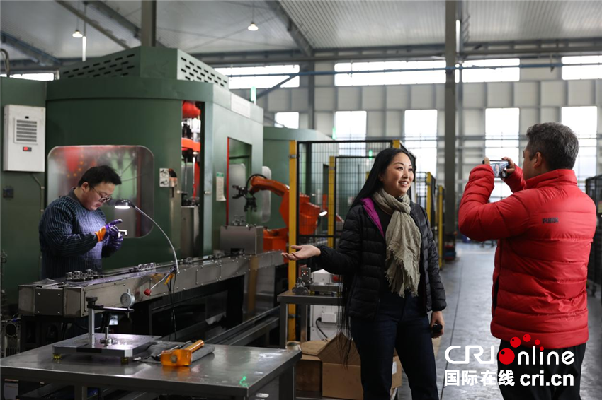 【2025打卡中国】商丘民权有多“冷”？外国网红在这里找到了一条百亿“热”链！