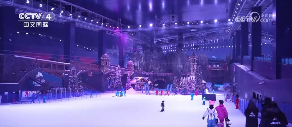 从“遥不可及”到“触手可及” “北冰南展”新风尚激发冰雪消费新热潮