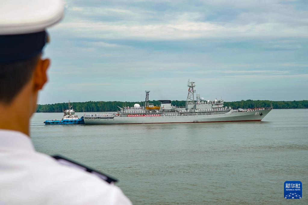 中国海军989编队抵达马来西亚进行友好访问