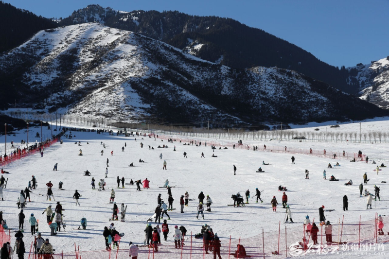 新疆首个“雪假”激活冰雪文旅活力