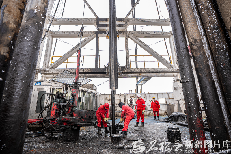 “磨刀石里榨油”的戈壁传奇