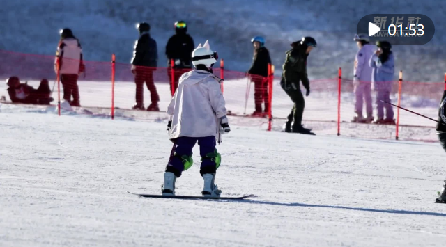 赛里木湖冬日限定浪漫 智能护航游客无忧