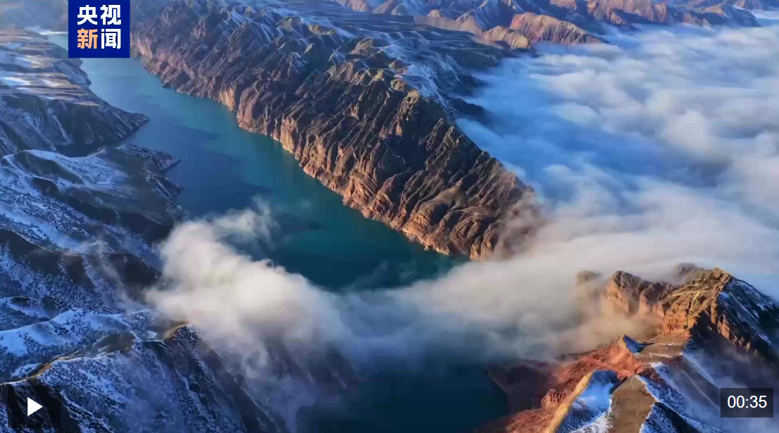 雪岭与云影共舞 新疆肯斯瓦特湖“镜”然这么美!