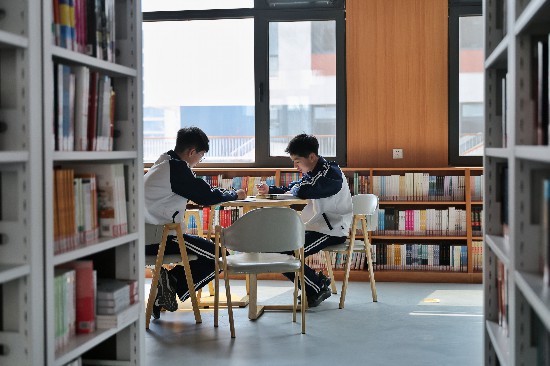 北京四中雄安校区图书馆一角