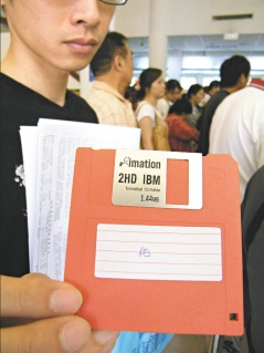 台税务部门以3.5吋软盘提供资料 纳税人大叹落