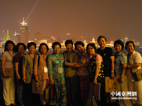台湾工商界妇女精英代表来沪参观世博(图)