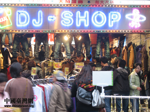 新春看台湾:台北五分埔服饰批发商圈好热闹