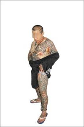 发型怪异浑身刺青 台湾一通缉犯因太有型被认