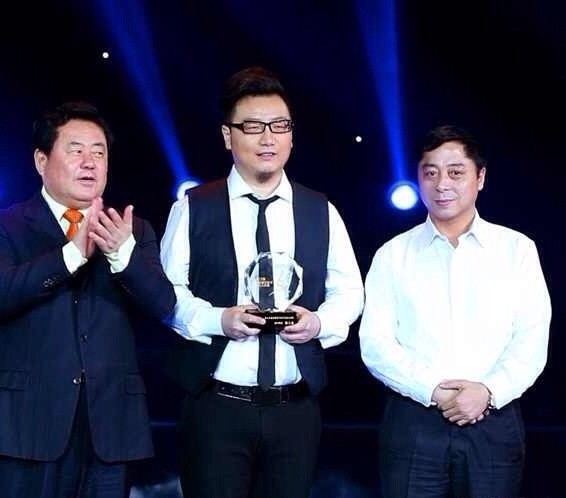 青年歌手周鹏唱响军旅歌曲《当兵没当够》(图