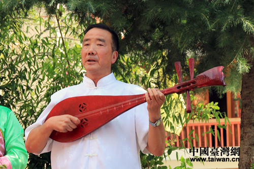 两岸记者走访四川阿坝 感受藏区传统文化新气