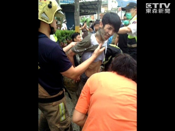 �޹��⵽����Ϯ����Ħ�м�ʻԱȫ�������ཬ