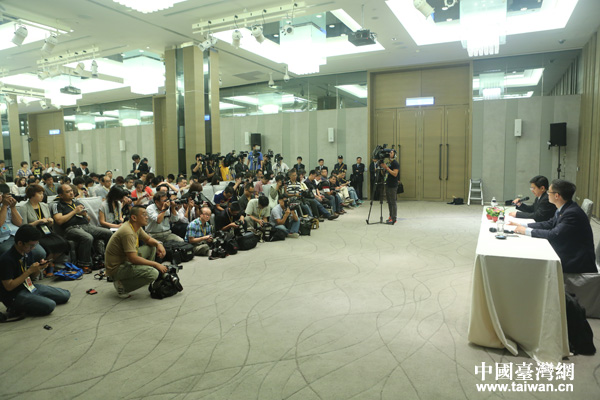 ��̨���ڵڶ��Ρ������ᡱ����м��߷����ᣬͼΪ�������ֳ�