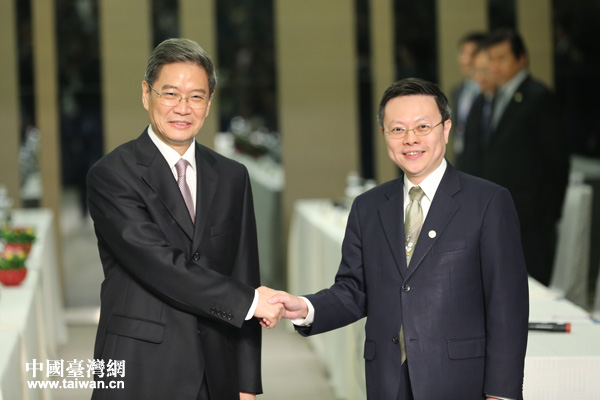 首次赴台参访的国台办主任张志军,与台湾方面陆委会主委王郁琦举行第二次正式会面,达成积极共识 首次赴台参访的国台办主任张志军,与台湾方面陆委会主委王郁琦举行第二次正式会面,达成积极共识