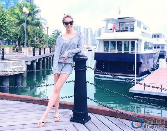 隋棠新加坡偷闲度假搭游艇出游 隋棠新加坡偷闲度假搭游艇出游