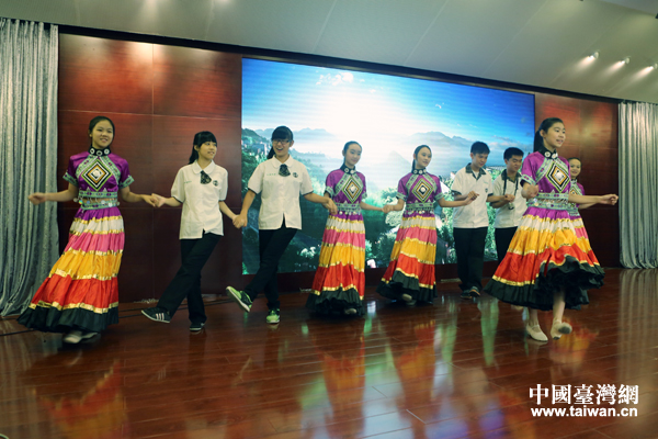 同歌唱共舞蹈 台湾埔里中学师生到访北京三十