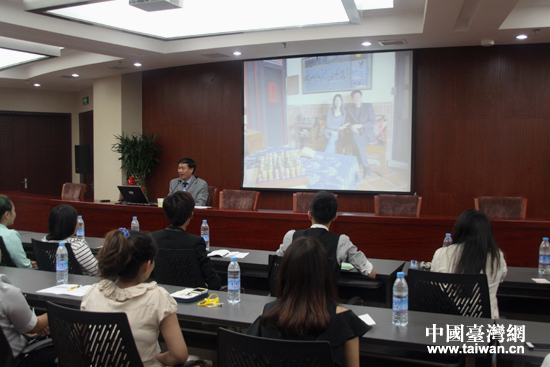 北京农学院都市农业研究所所长史亚军教授向两岸学生授课 北京农学院都市农业研究所所长史亚军教授向两岸学生授课