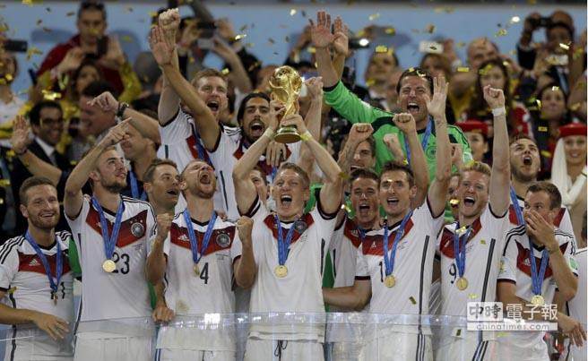 德国举起大力金杯 德国举起大力金杯