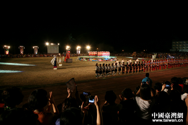 ��Ϊ̨������������¡�صĽ��գ����᳡���ڻ����ķ����������������˽��������������ڵĹ�ע�Ͳ���