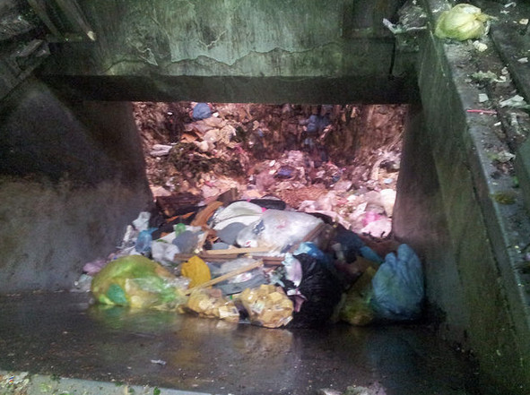 台北木栅焚化厂将金纸和垃圾一起焚烧 台北木栅焚化厂将金纸和垃圾一起焚烧