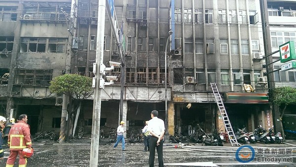 新北清晨大火 24人轻重伤1人命危 新北清晨大火 24人轻重伤1人命危