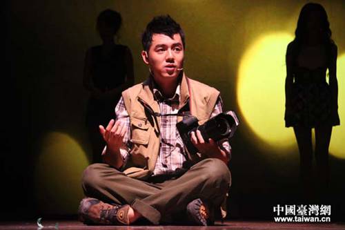 图为《永远的微笑》话剧剧照。(中国台湾网 张洁 摄) 图为《永远的微笑》话剧剧照。(中国台湾网 张洁 摄)