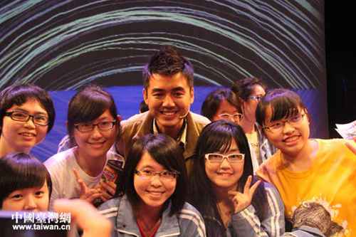 �ݳ�������ѧ�������Ƿ׷���̨��ϲ���Ľ�ɫ����Ա��Ӱ����