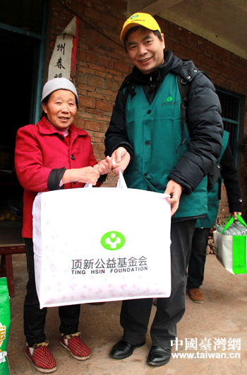 ���¹�����Ա�����ʷ��ŵ�ÿһλ���ض�ͯ��ͥ����