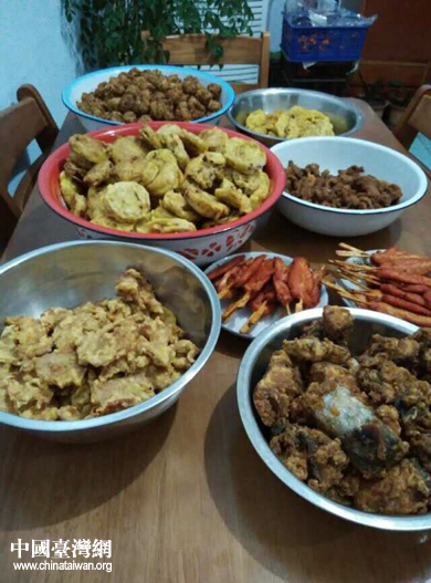 2月16日,表哥表嫂忙碌了一天炸出了一盆盆的吃食 2月16日,表哥表嫂忙碌了一天炸出了一盆盆的吃食