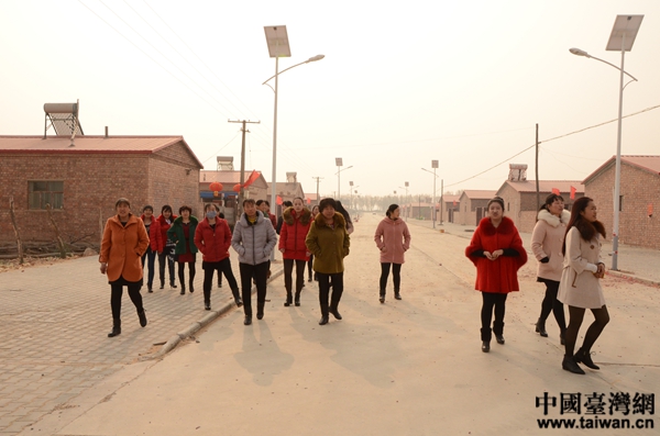 �������еĸ�Ů���ۼ�����һ�𡣣��й�̨���� ���� �㣩