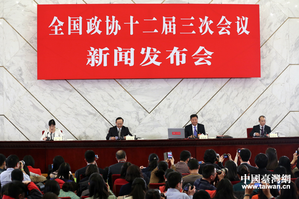 3月2日,全国政协十二届三次会议新闻发布会在人民大会堂一层新闻发布厅举行 3月2日,全国政协十二届三次会议新闻发布会在人民大会堂一层新闻发布厅举行