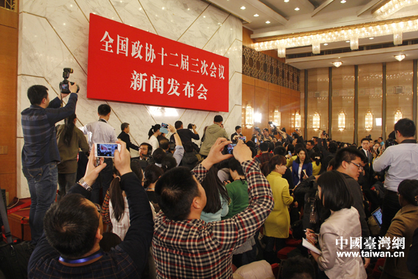 ����������󣬼���Χ�·��������»������й�̨���� ����Ȼ �㣩