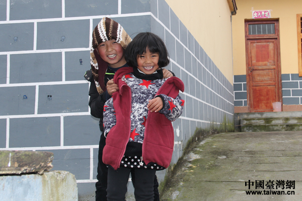 在“哒啦仙谷”里玩耍的孩子在镜头前欢乐的嬉闹。(中国台湾网 宣玲玲 摄) 在“哒啦仙谷”里玩耍的孩子在镜头前欢乐的嬉闹。(中国台湾网 宣玲玲 摄)