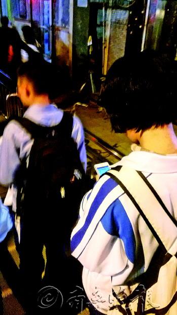 �ֻ�������ѧ���ر�Ʒ�����ֻ���û�ս�����ʦ