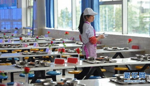 �˰�ѧ���ò���ˮ����һͰ ����ȡ�Ͷž��˷�