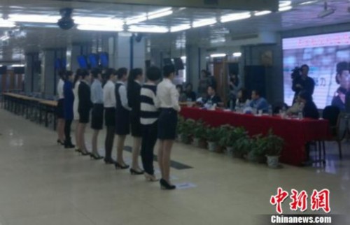 1450人争20个空乘岗位 专家:勿只想大公司