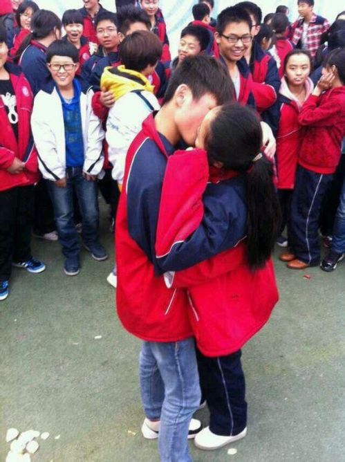 �������������������ʮ���� ͬѧΧ�۹���